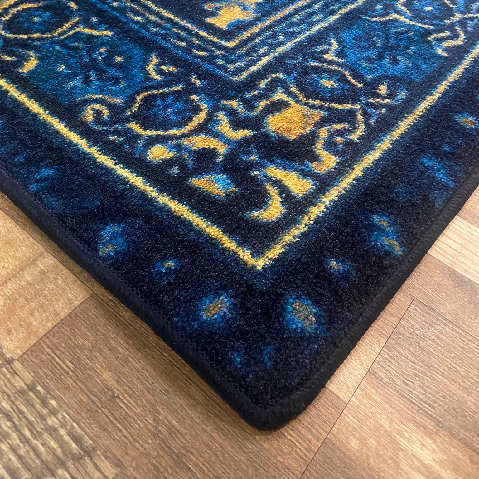 The Mimic Rug in Deepwater Ambush