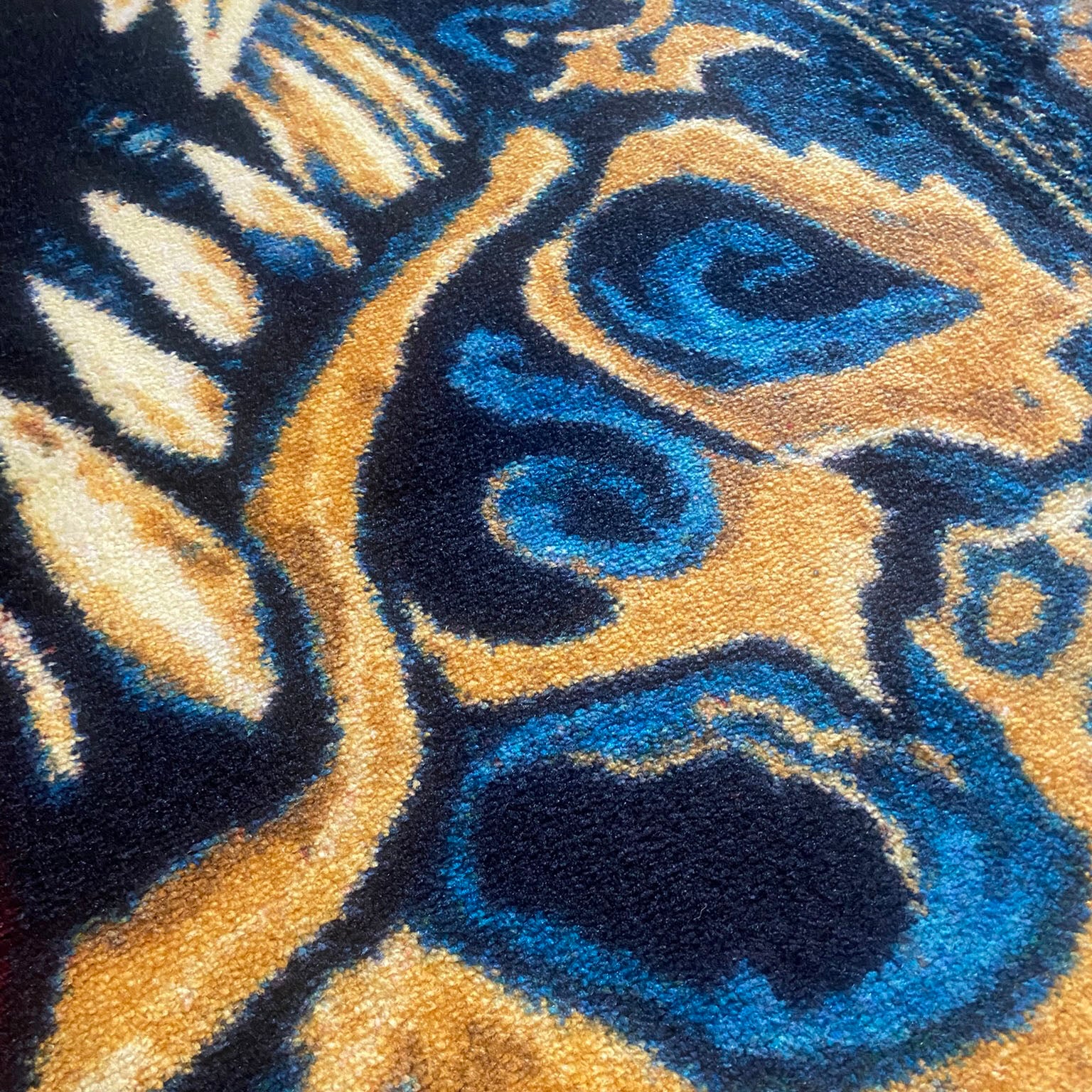 The Mimic Rug in Deepwater Ambush